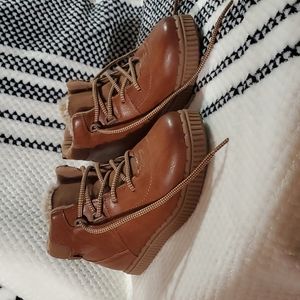 Osh Kosh fur trim boots
